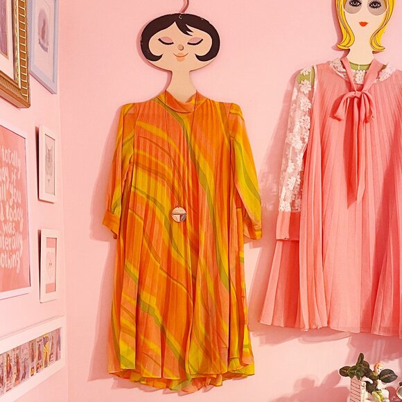 Vintage orange & pink psychedelic trapeze swing dress - fits like a small - Picture 2 of 7